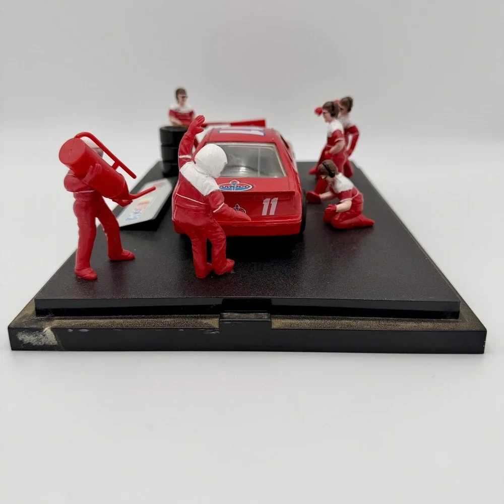 Vintage 1:24 Bill Elliott #11 NASCAR‎ Pit Stop Diorama Racing Champions